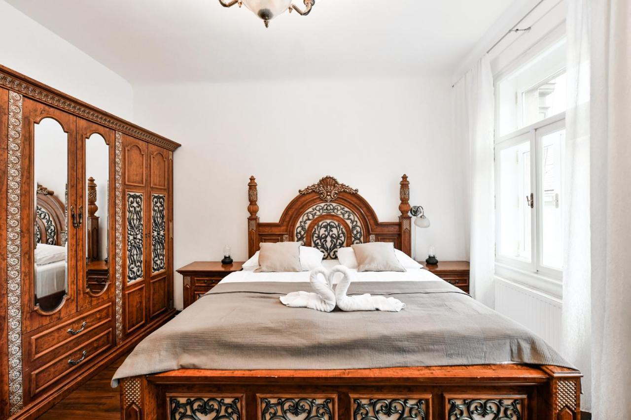 Daire Comfort Central Apartment, 4bdrm, 2bthrm Prag