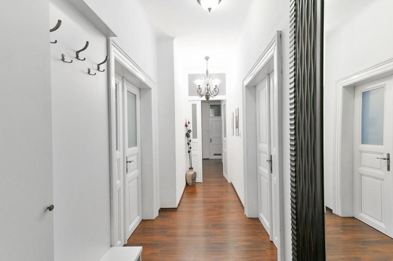 Comfort Central Apartment, 4bdrm, 2bthrm Daire