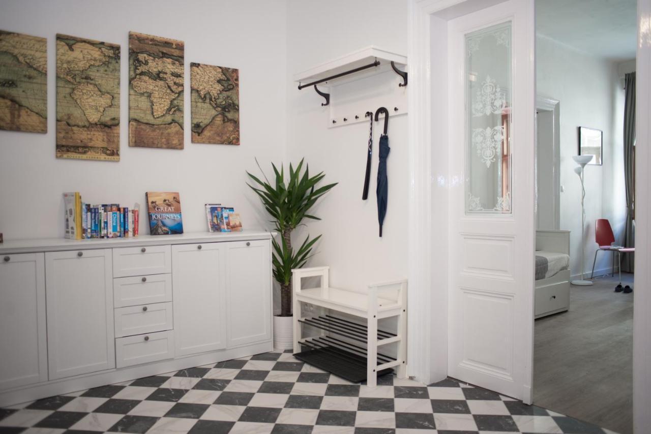 Apartment Florenc With 3-bathrooms & Bedrooms
