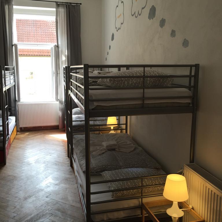 V Tunich Hostel Prague