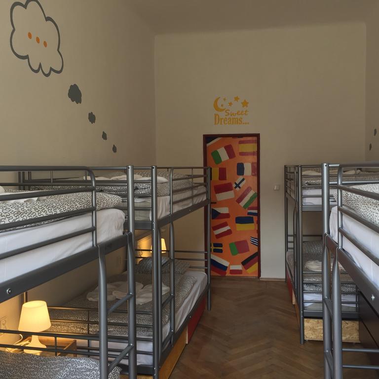 V Tunich Hostel