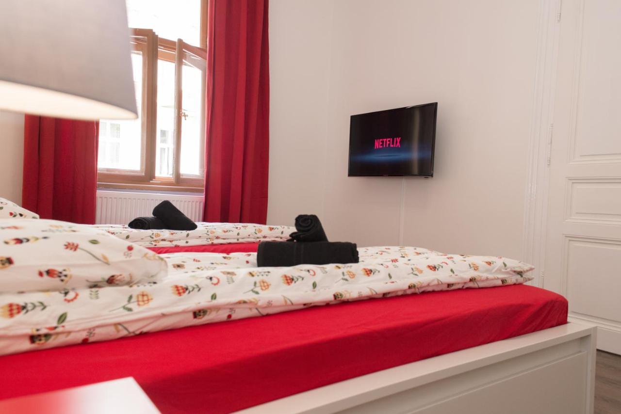 Florenc With 3-bathrooms & Bedrooms