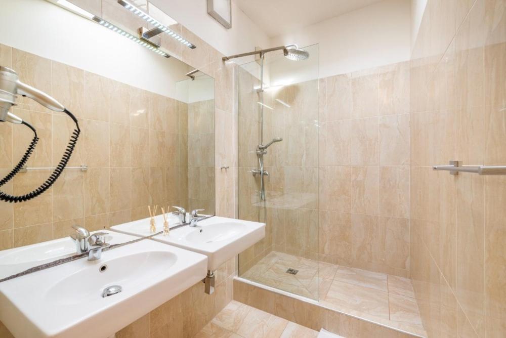 Templova - Old Town Large With Terrace Appartement *