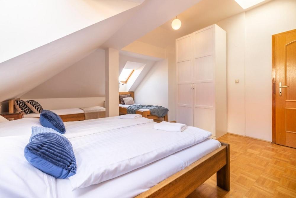Templova - Old Town Large With Terrace Appartement *
