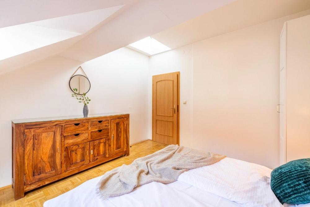 Templova - Old Town Large With Terrace Appartement