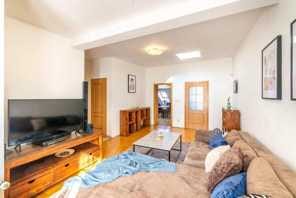 Templova - Old Town Large With Terrace Appartement