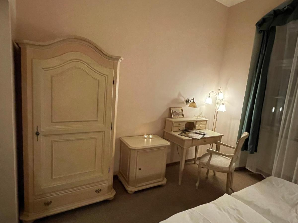 U Cervene Zidle - Red Chair Hotel Prag