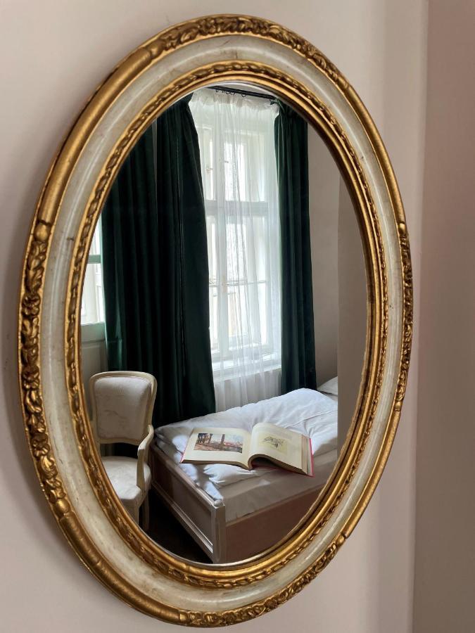 U Cervene Zidle - Red Chair Hotel Prag