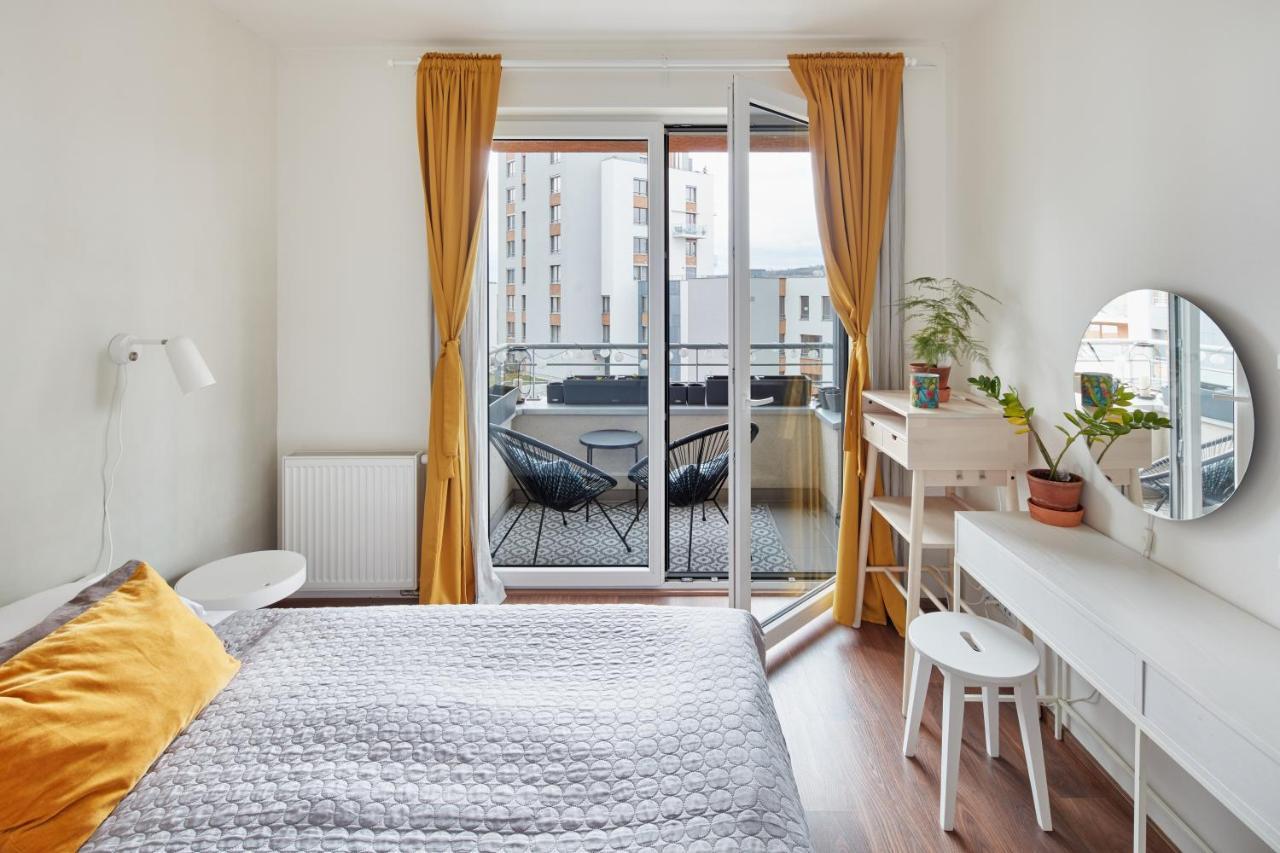 Days - Bright Interior - Free Parking - Spacious Layout * Prague