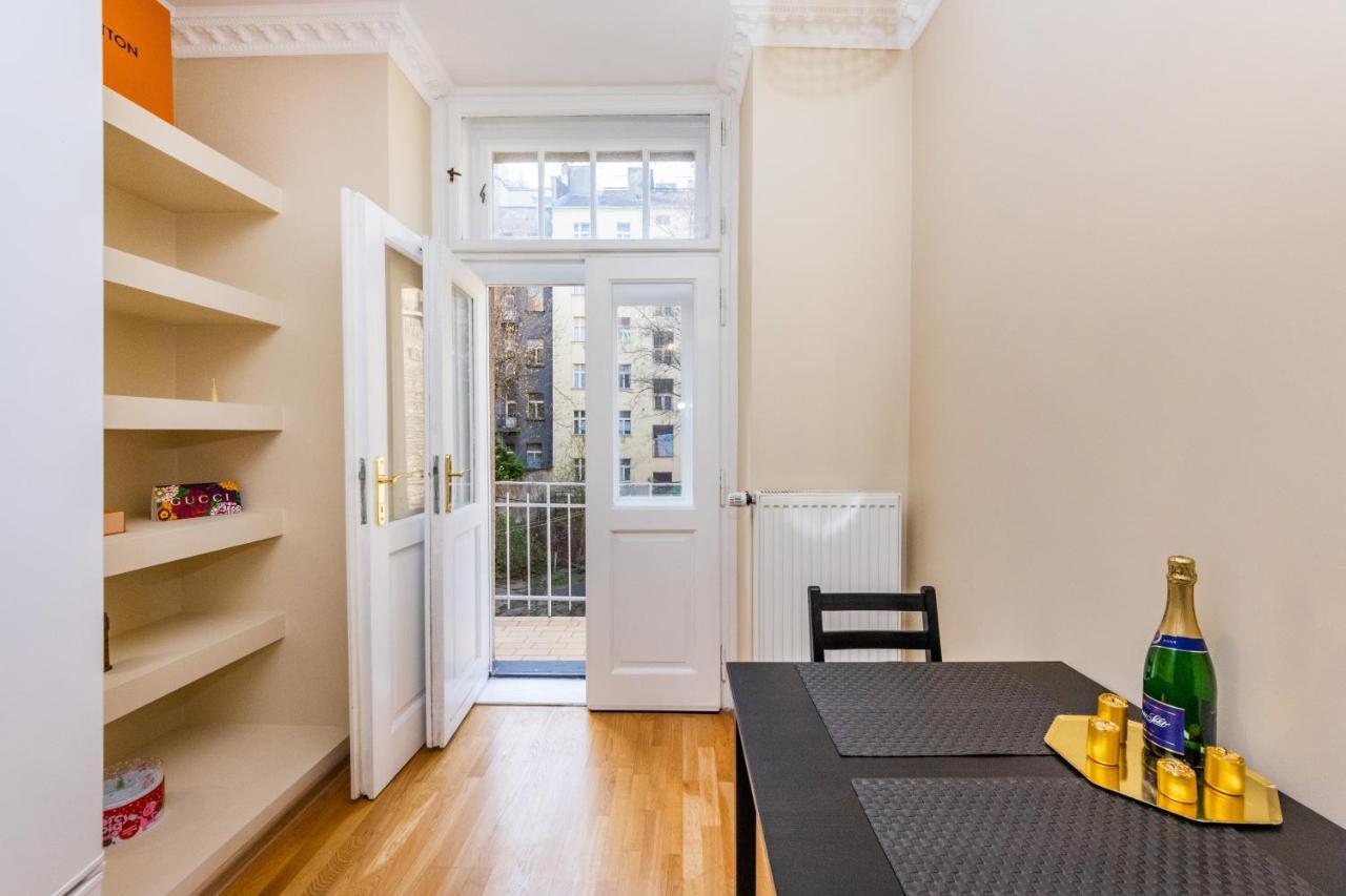 Prostorny Tripokojovy Apartman U Nabrezi Vltavy * Prague
