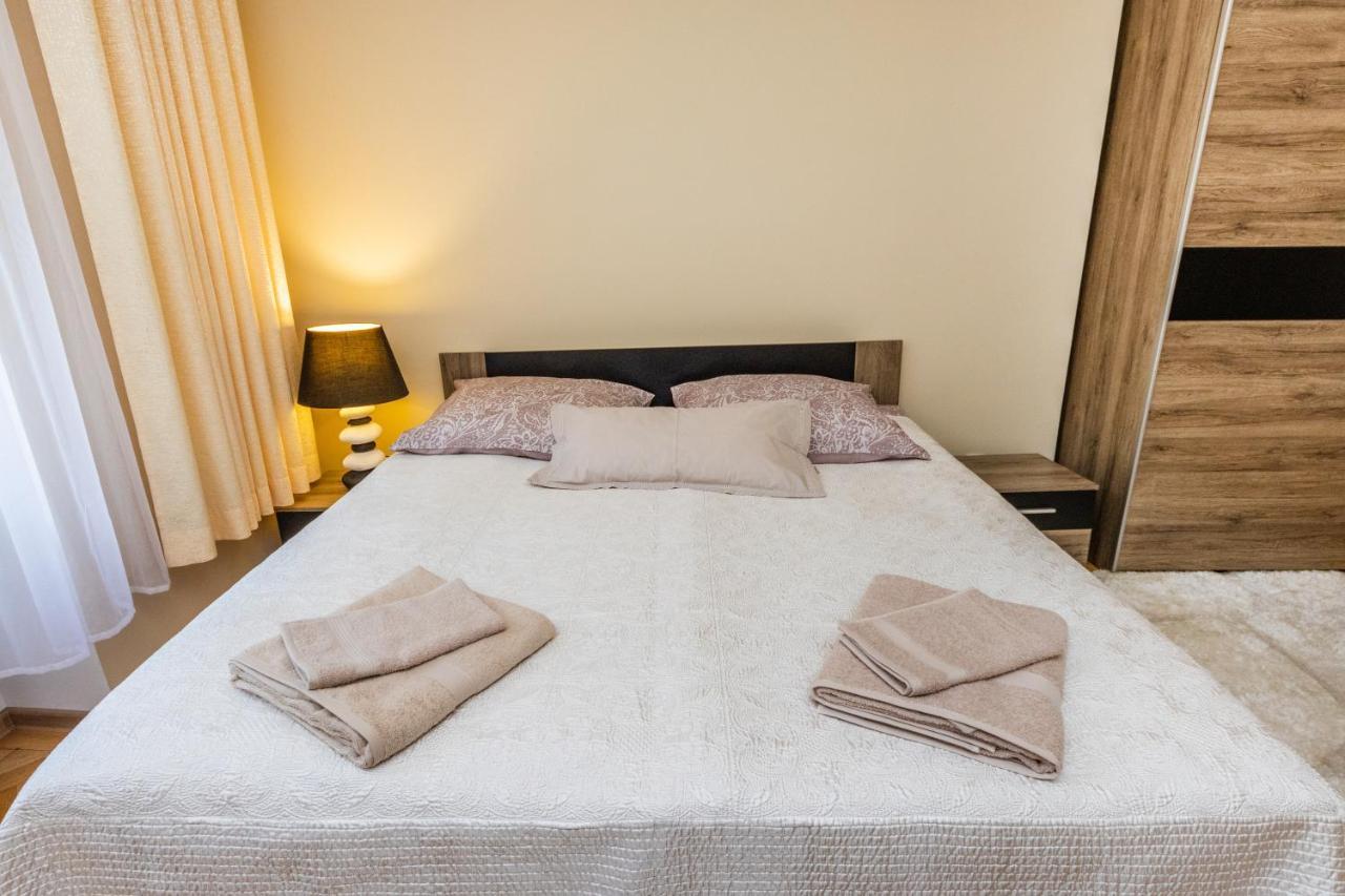 Prostorny Tripokojovy Apartman U Nabrezi Vltavy Prague