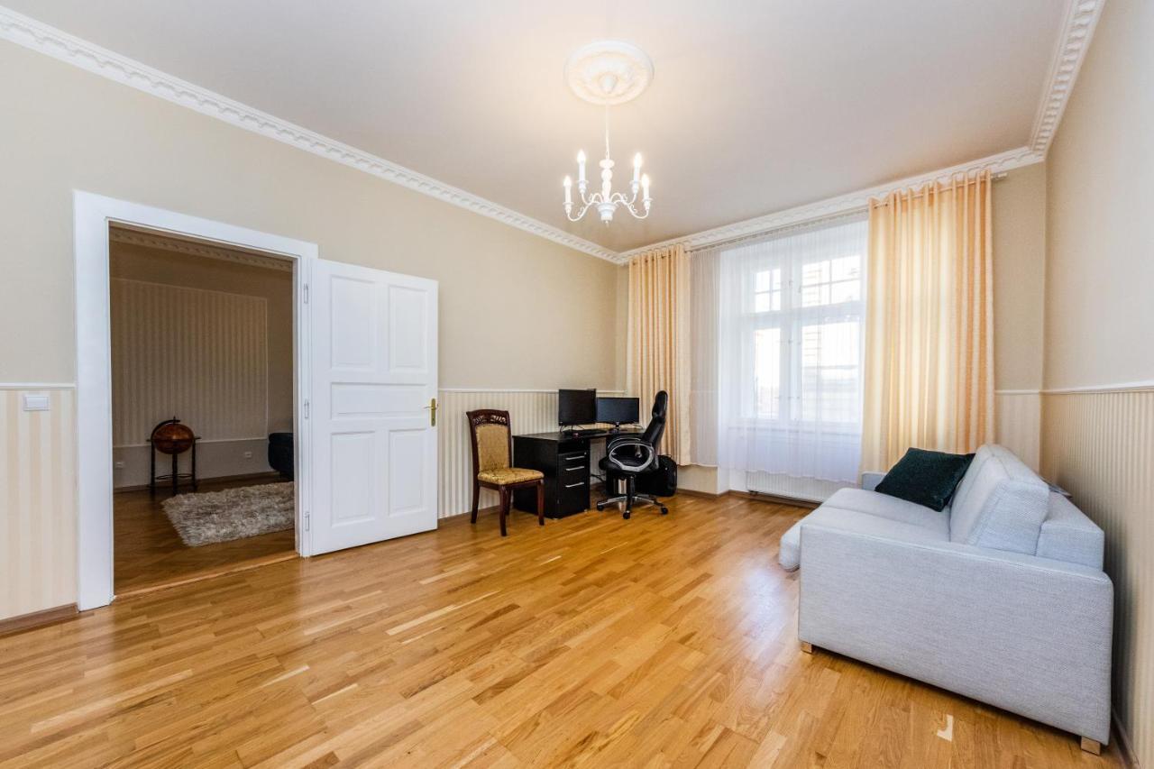 Prostorny Tripokojovy Apartman U Nabrezi Vltavy *