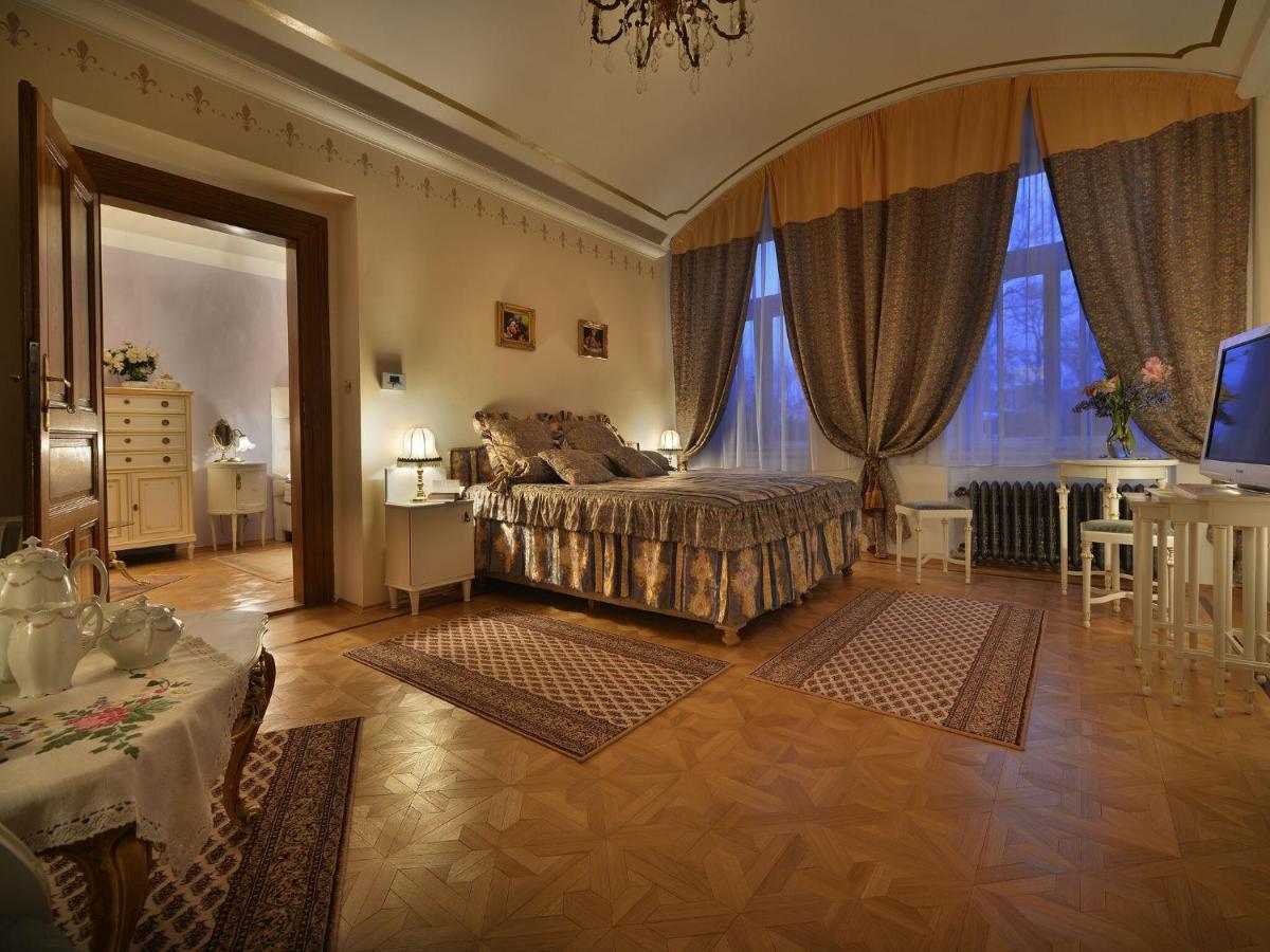 Unique In Near River Vltava Apartment
