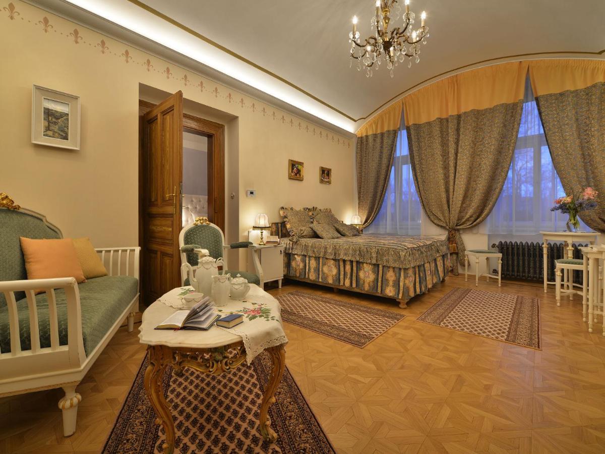 Unique In Near River Vltava Apartment