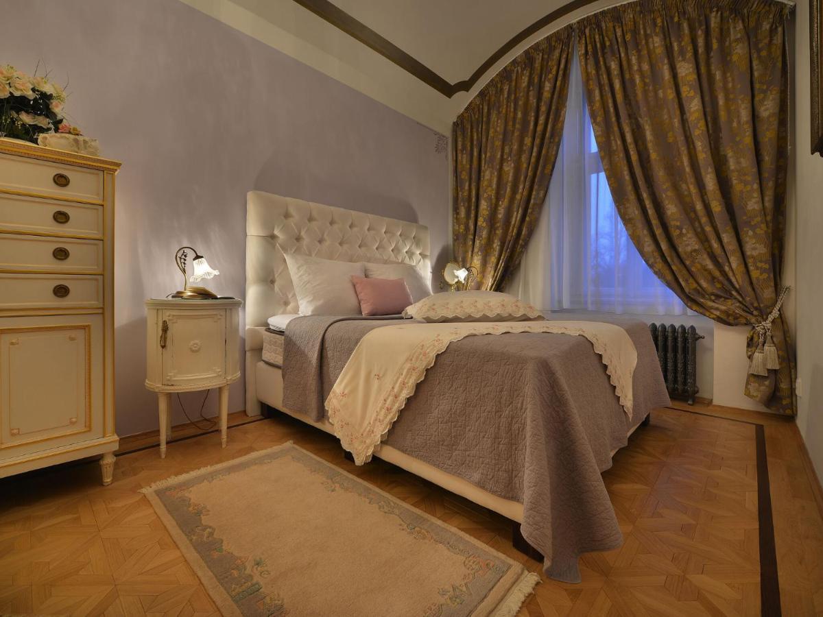 Apartment Unique In Near River Vltava