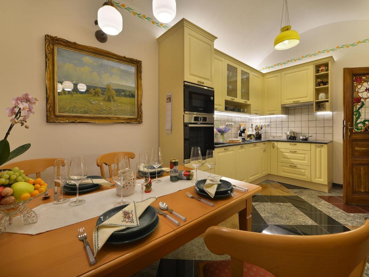 Unique In Near River Vltava Apartment Prag