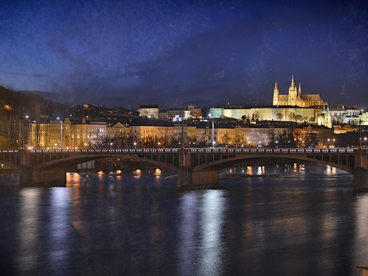 Unique In Near River Vltava * Prag