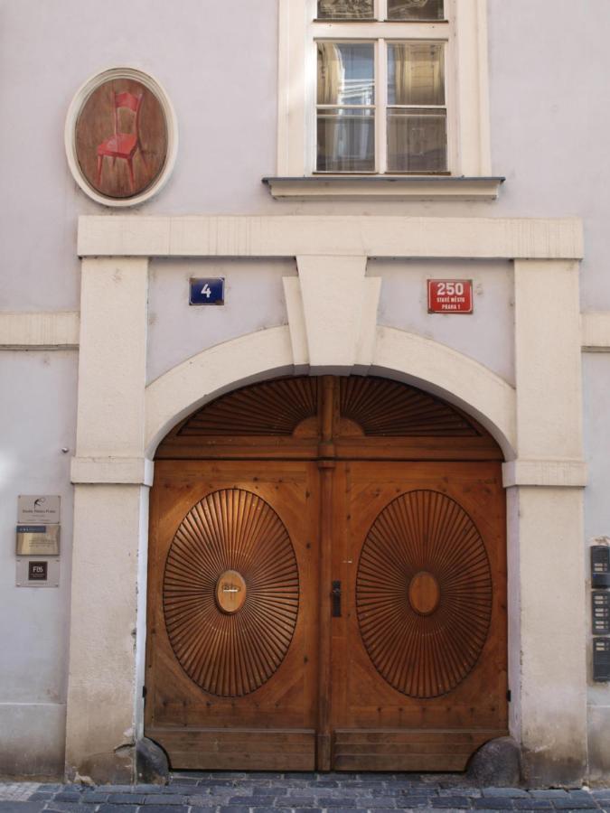 U Cervene Zidle - Red Chair 3* Prag