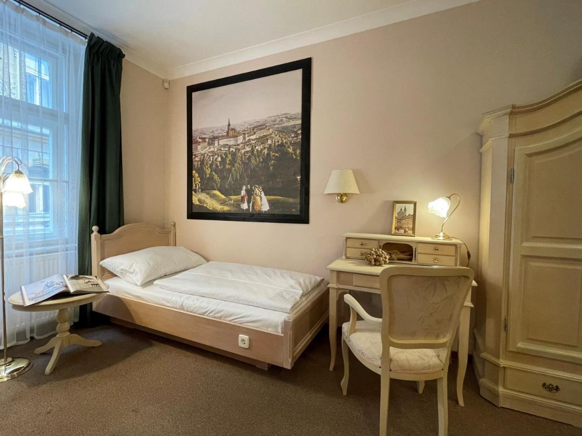 U Cervene Zidle - Red Chair Hotel 3*