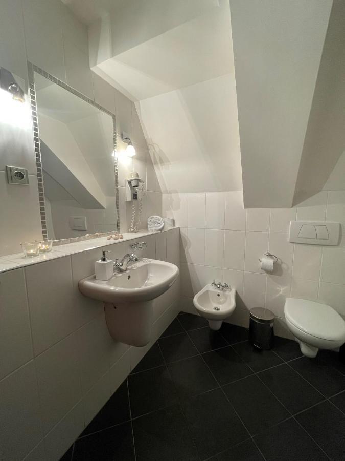 Hotel U Cervene Zidle - Red Chair Prag