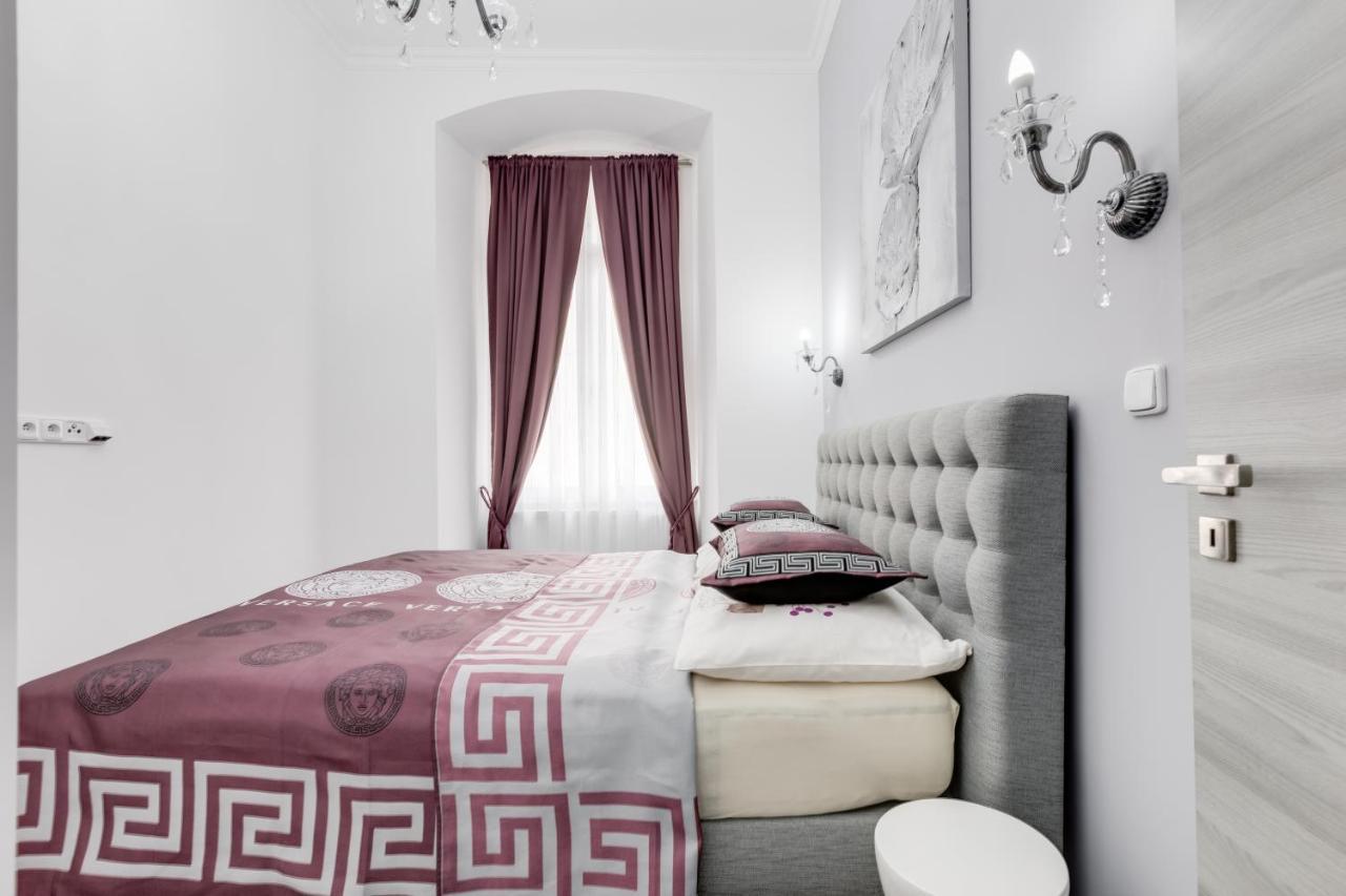 Appartement Thunovska 10 *
