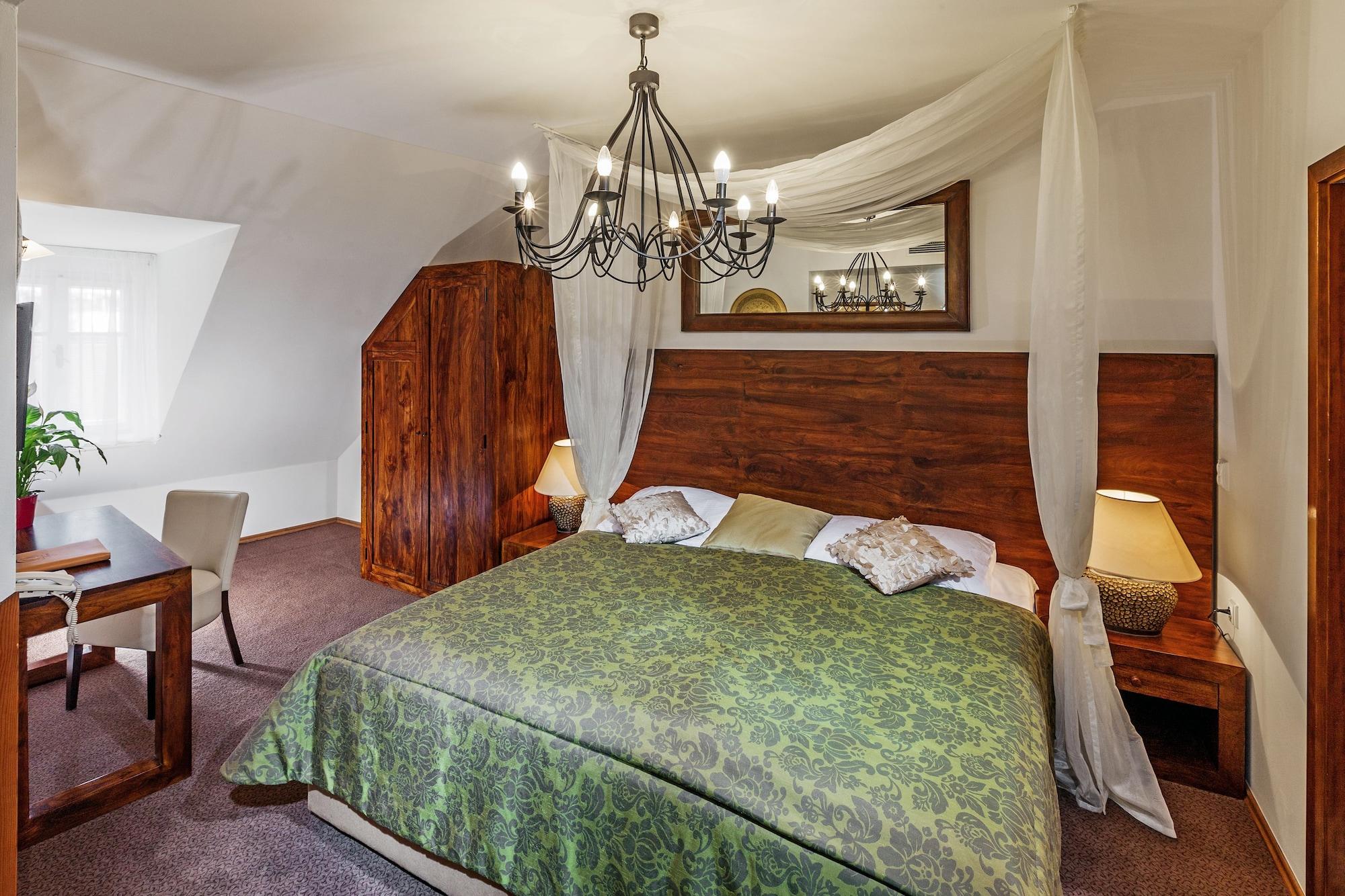 Agnes Hotel