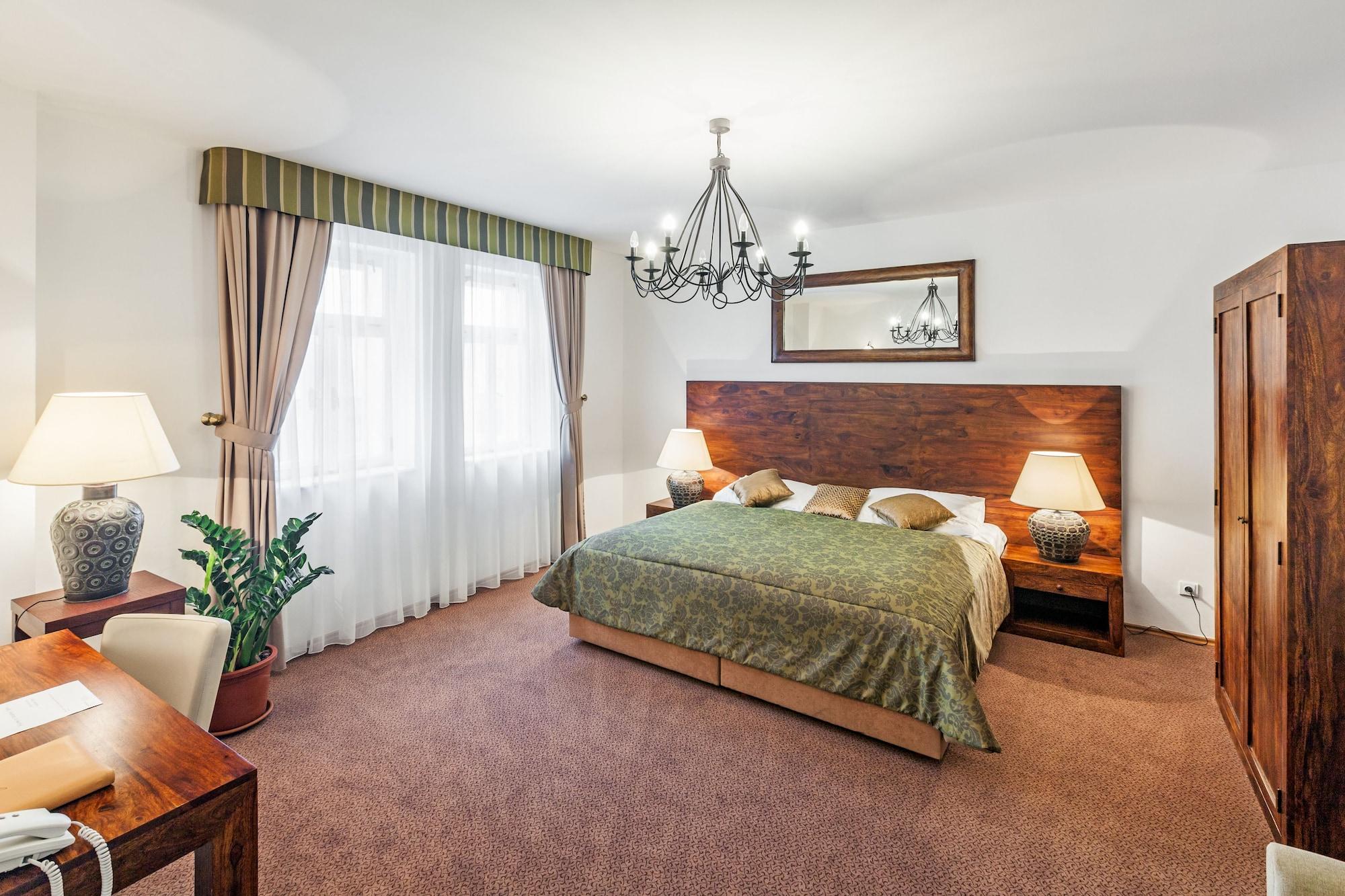 Agnes Hotel 4*