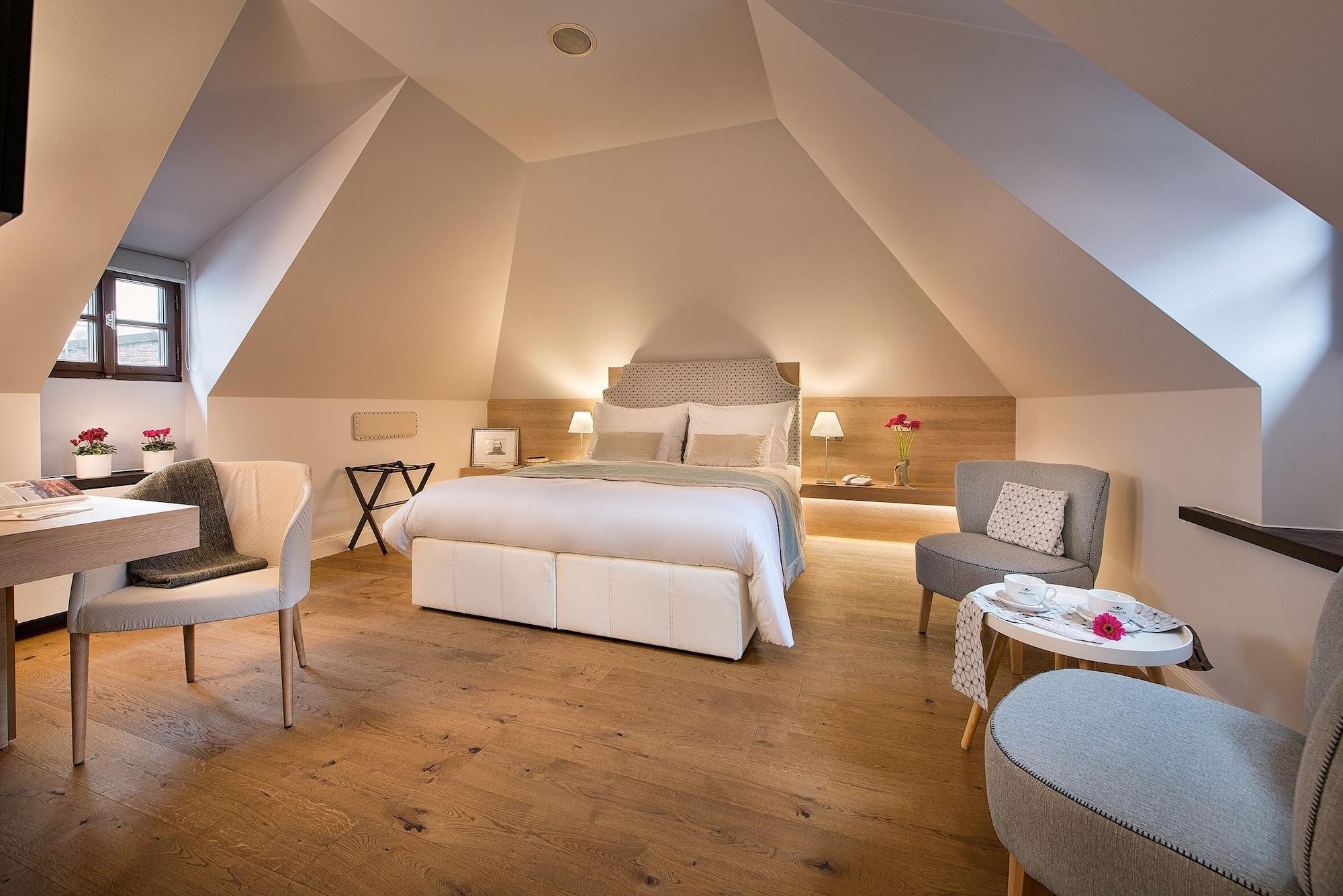 Hotel Design Neruda 4*
