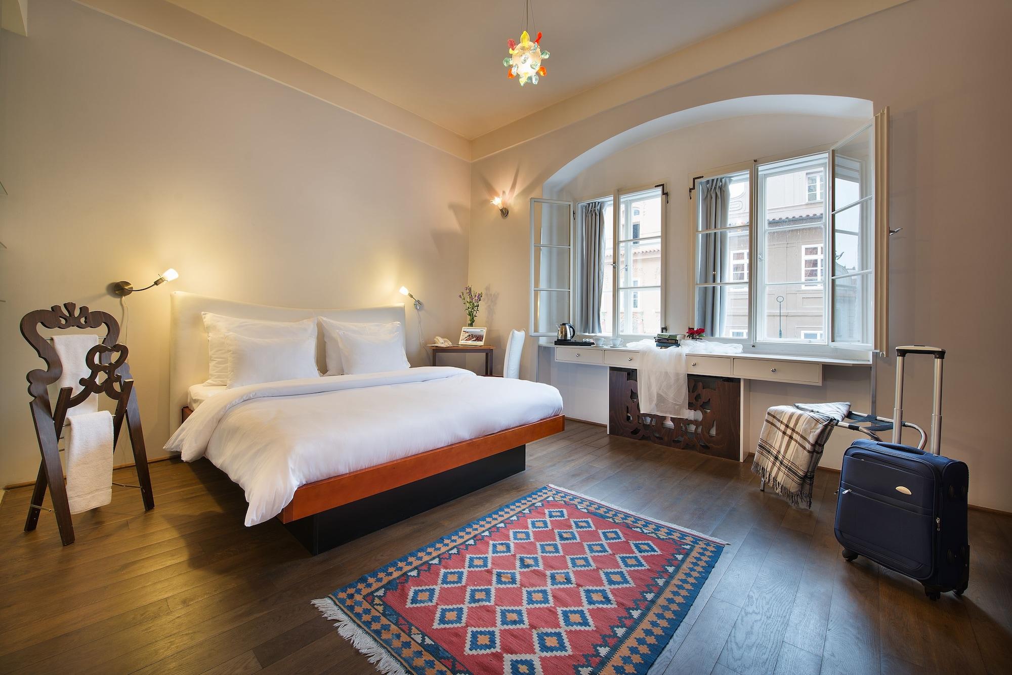 Hotel Design Neruda 4*