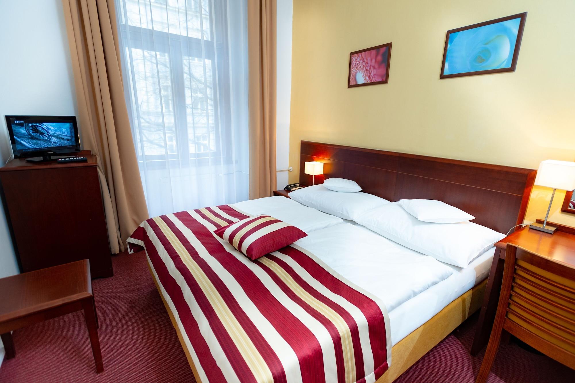 Petr Otel 3*