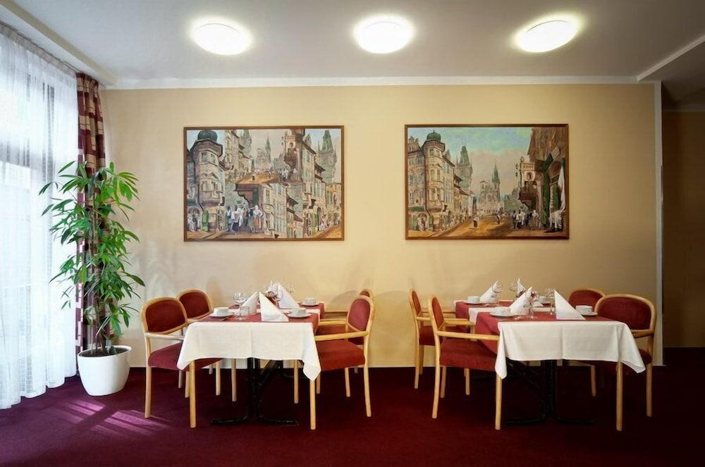 Globus Prague