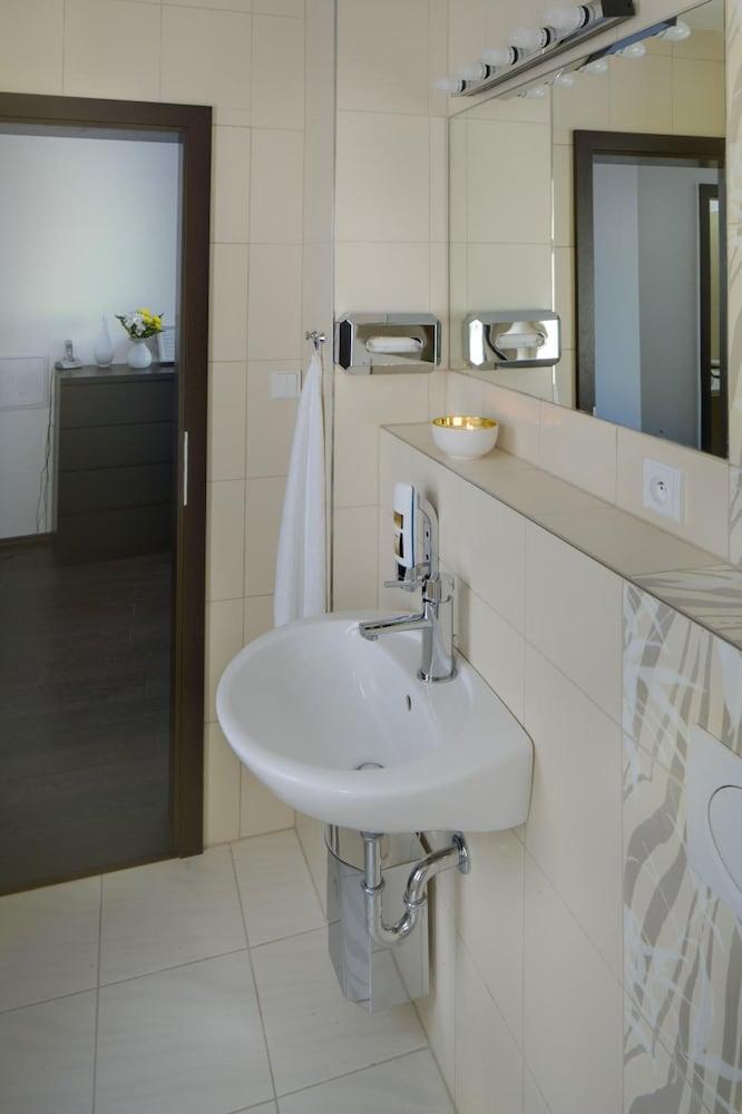 1.republic Hotel 4*