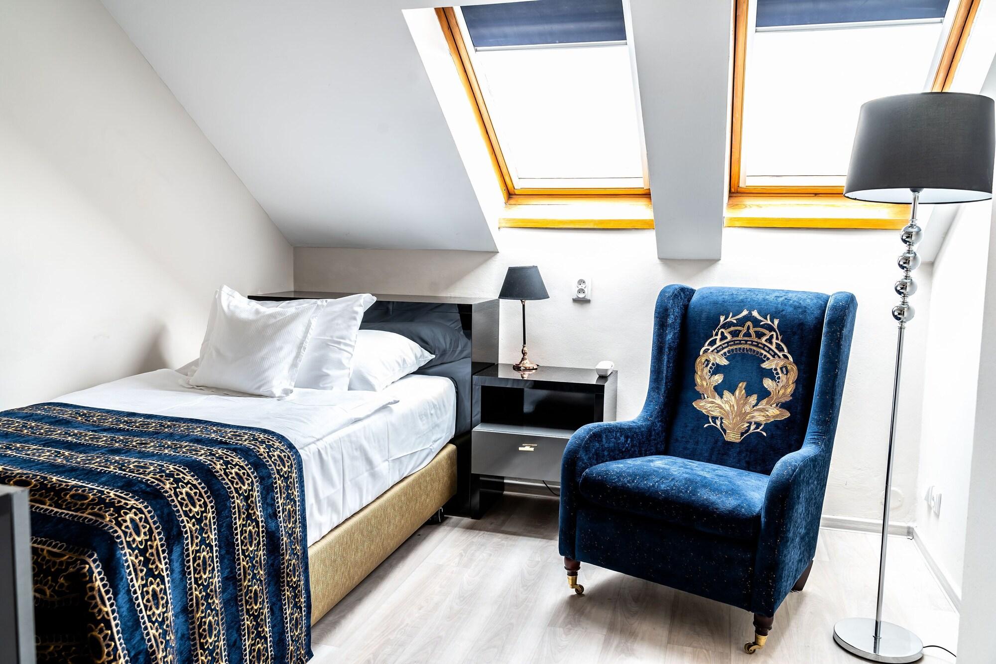 Julian Hotel 4*