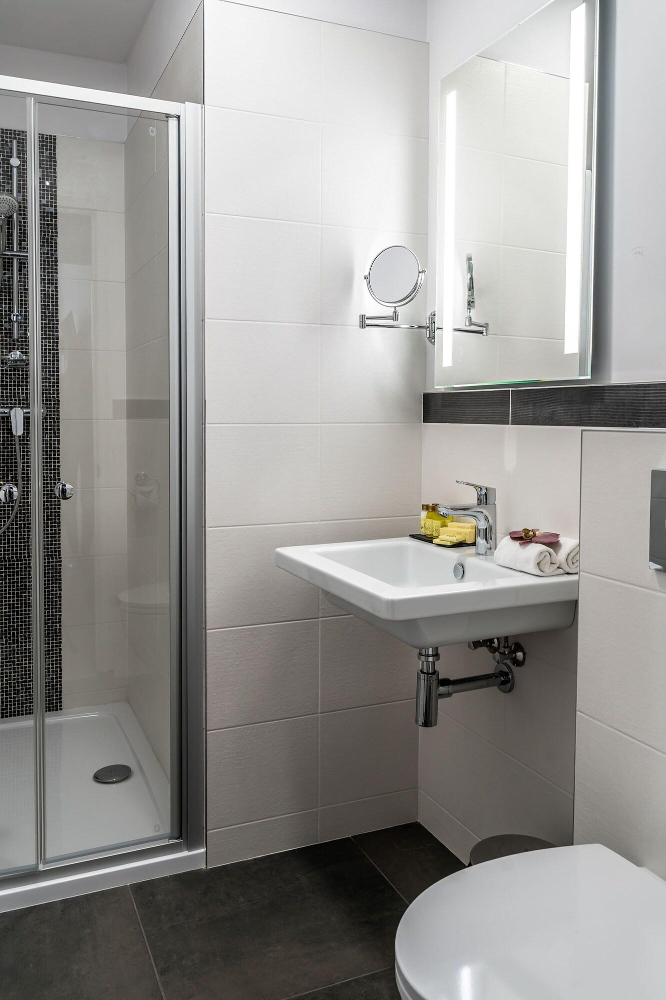 Julian Hotel 4*