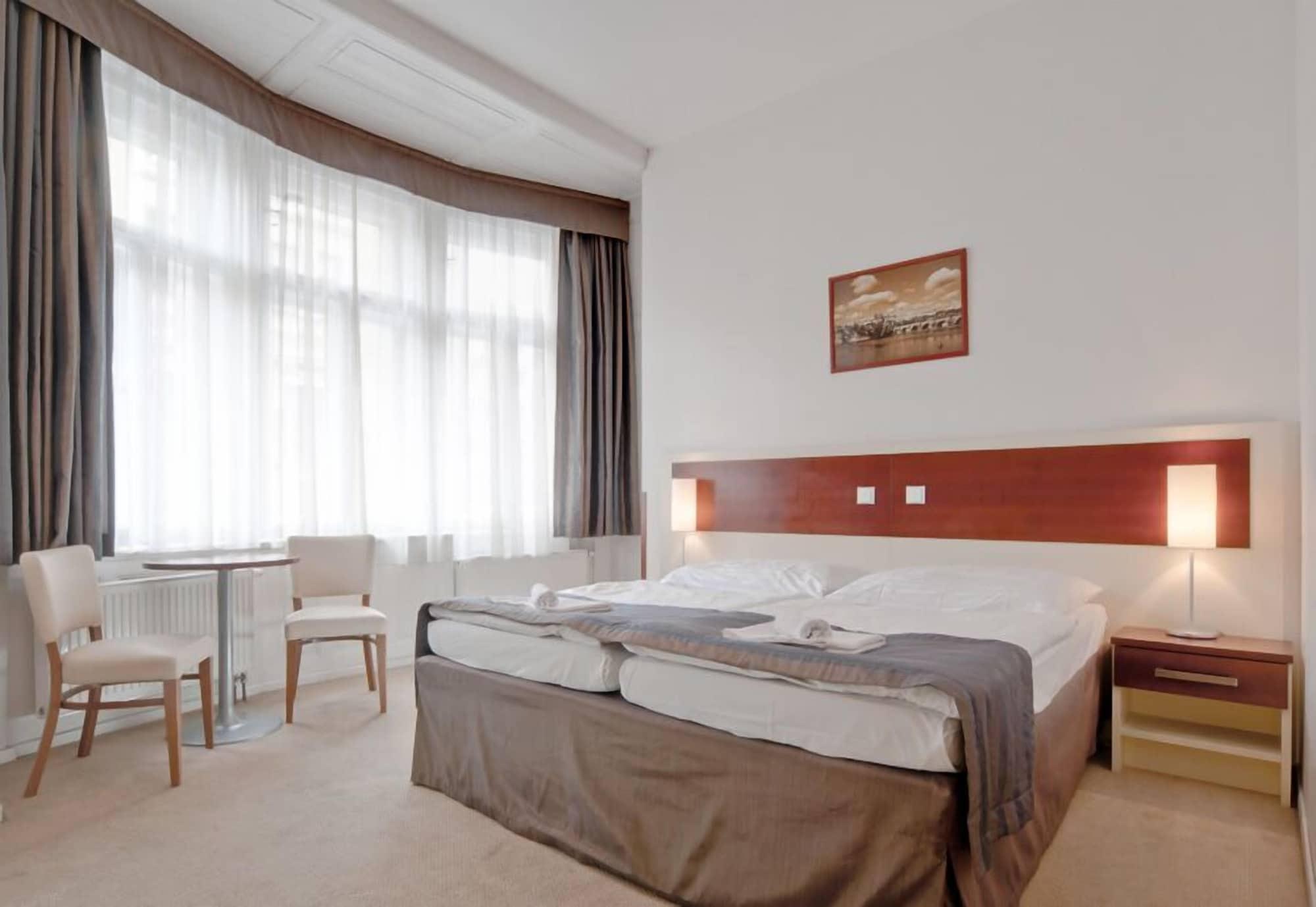Gloria Otel