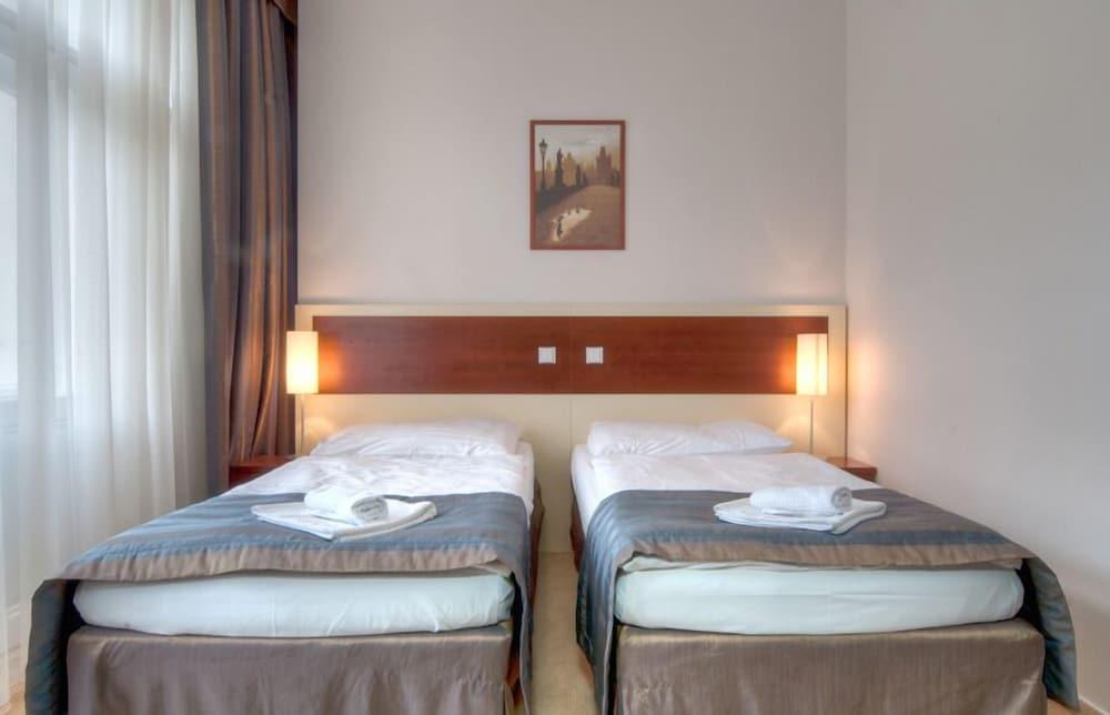Otel Gloria 4*