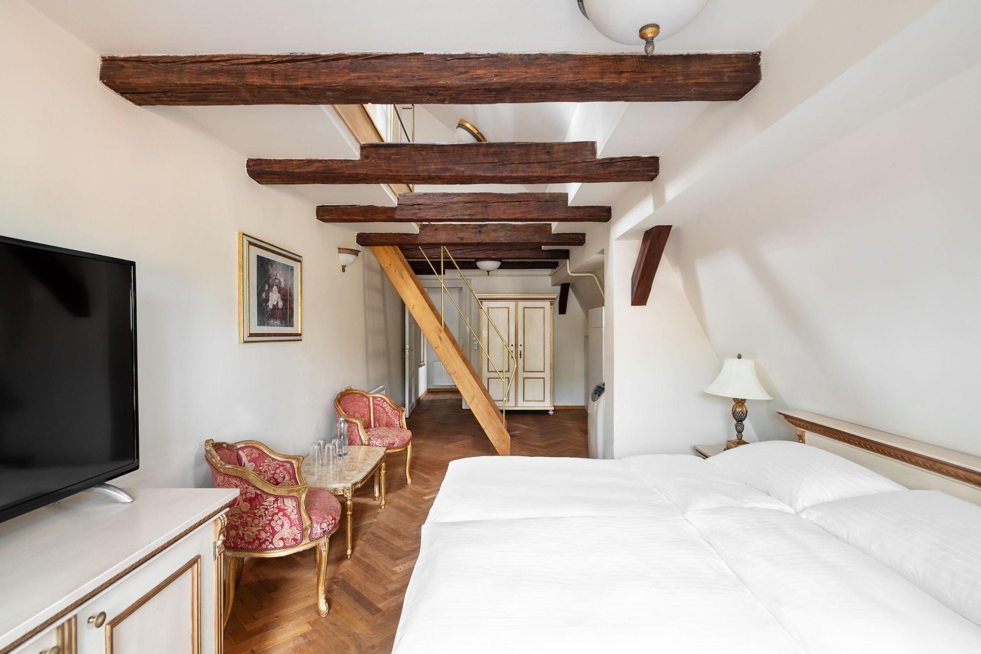 Aparthotel Lobster 4*