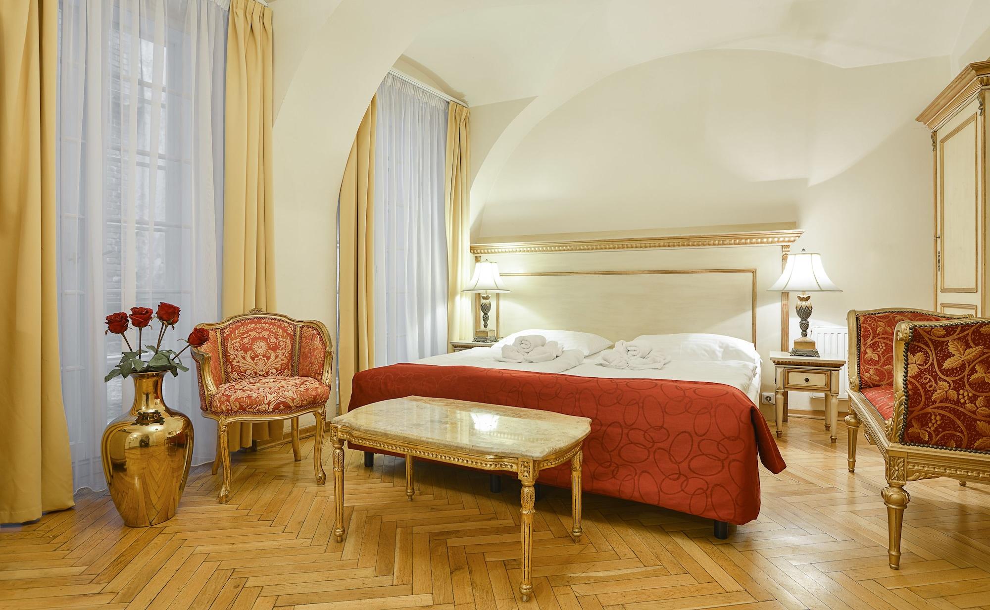 Lobster Aparthotel 4*