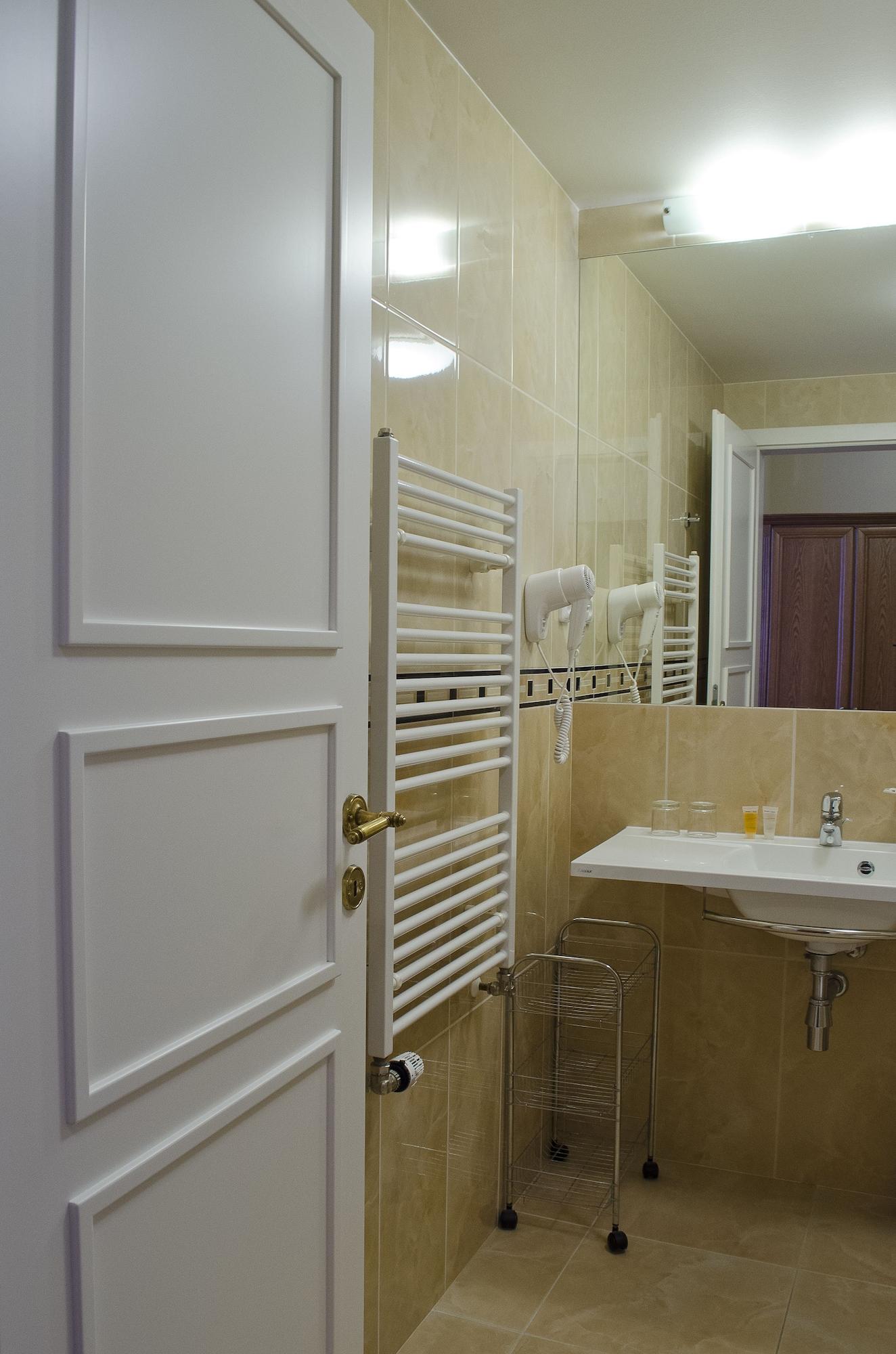Anna Hotel 3*