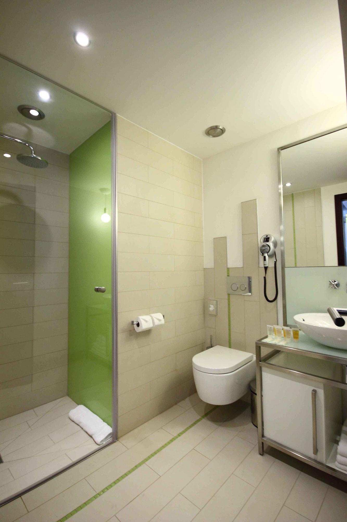 Hotel Pure White