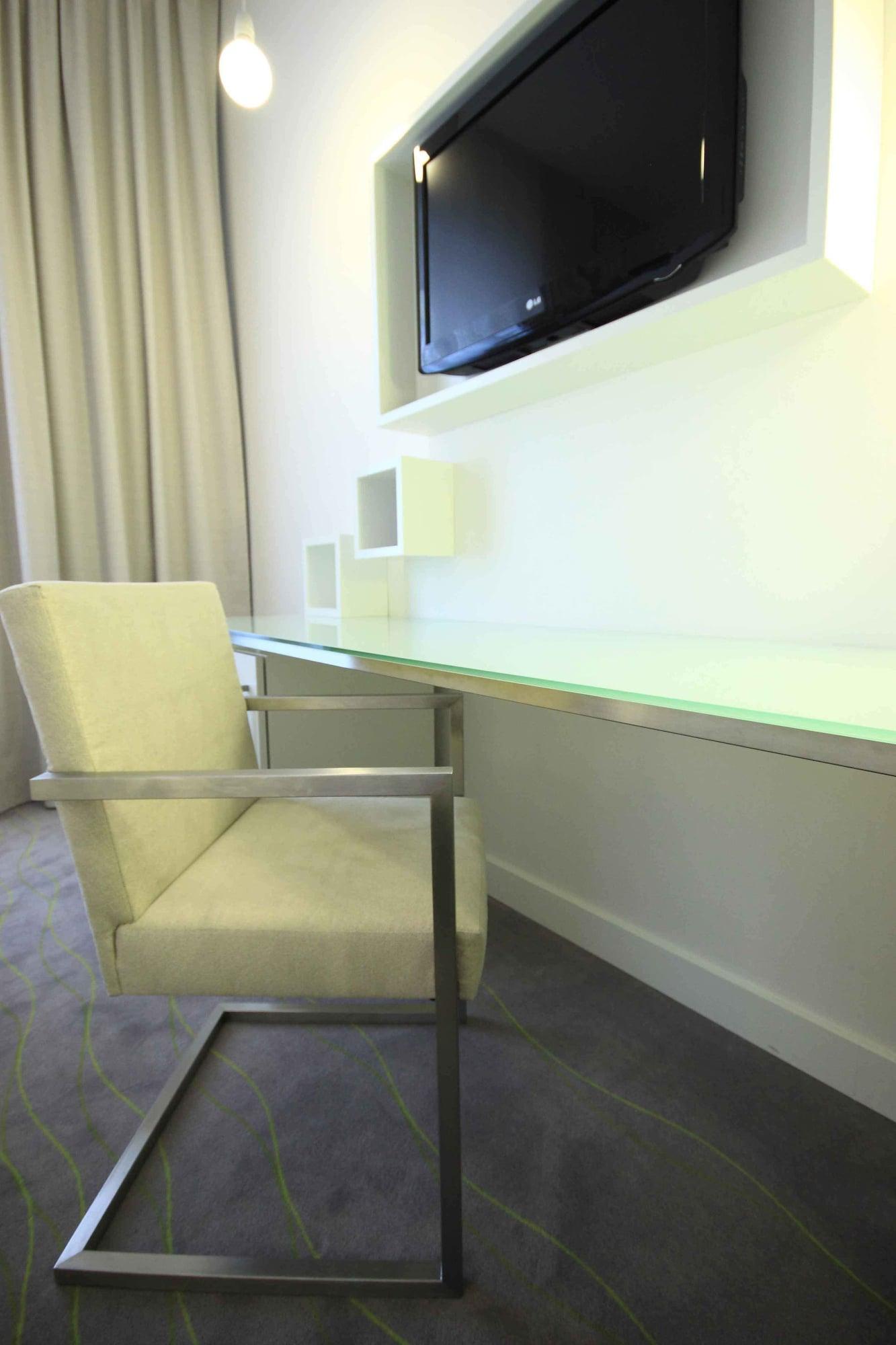 Hotel Pure White