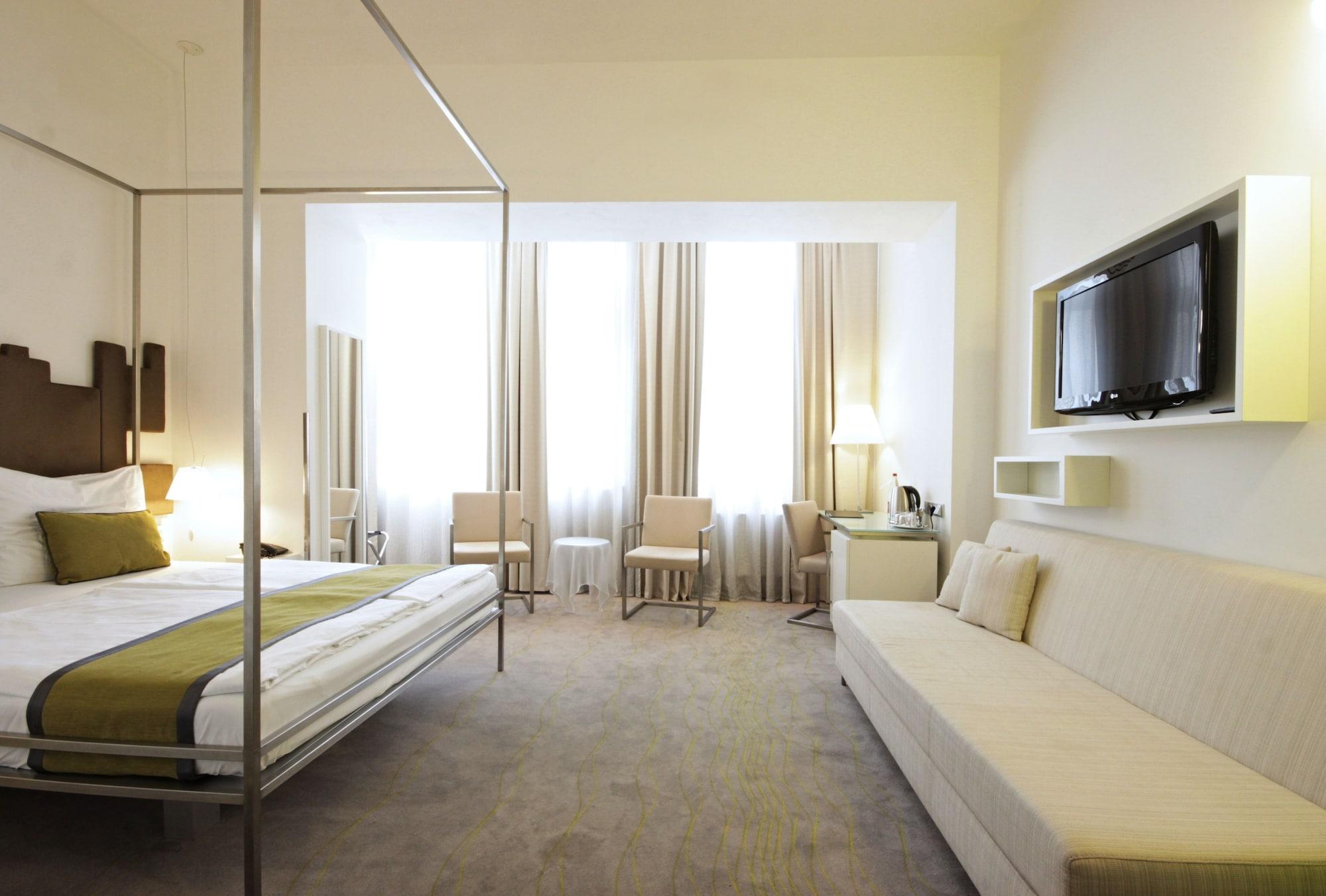Pure White 4* Praga
