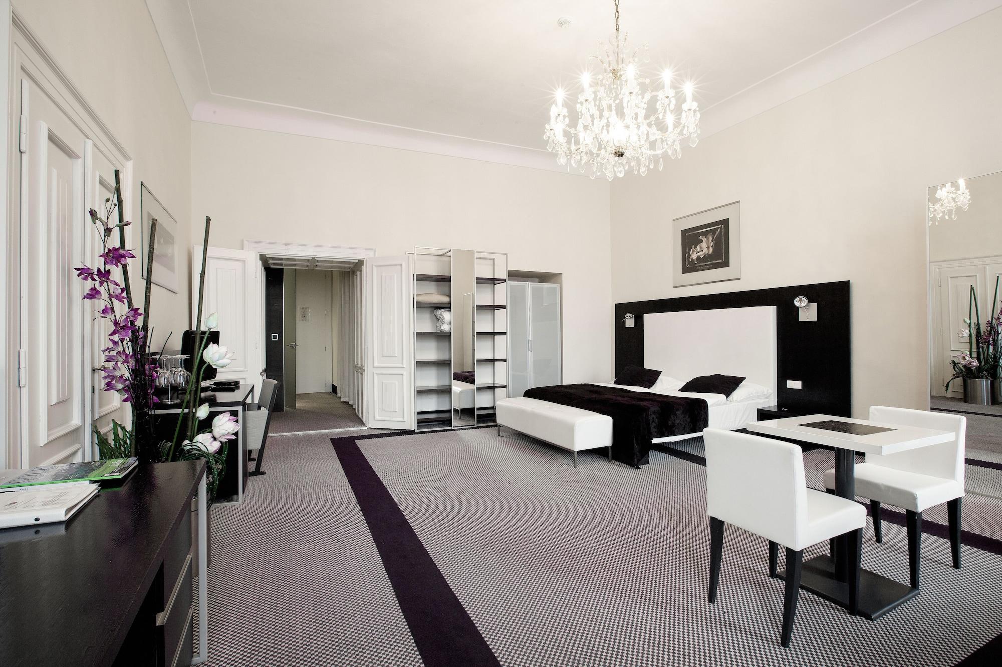 Old Town Square By Emblem Aparthotel Prague
