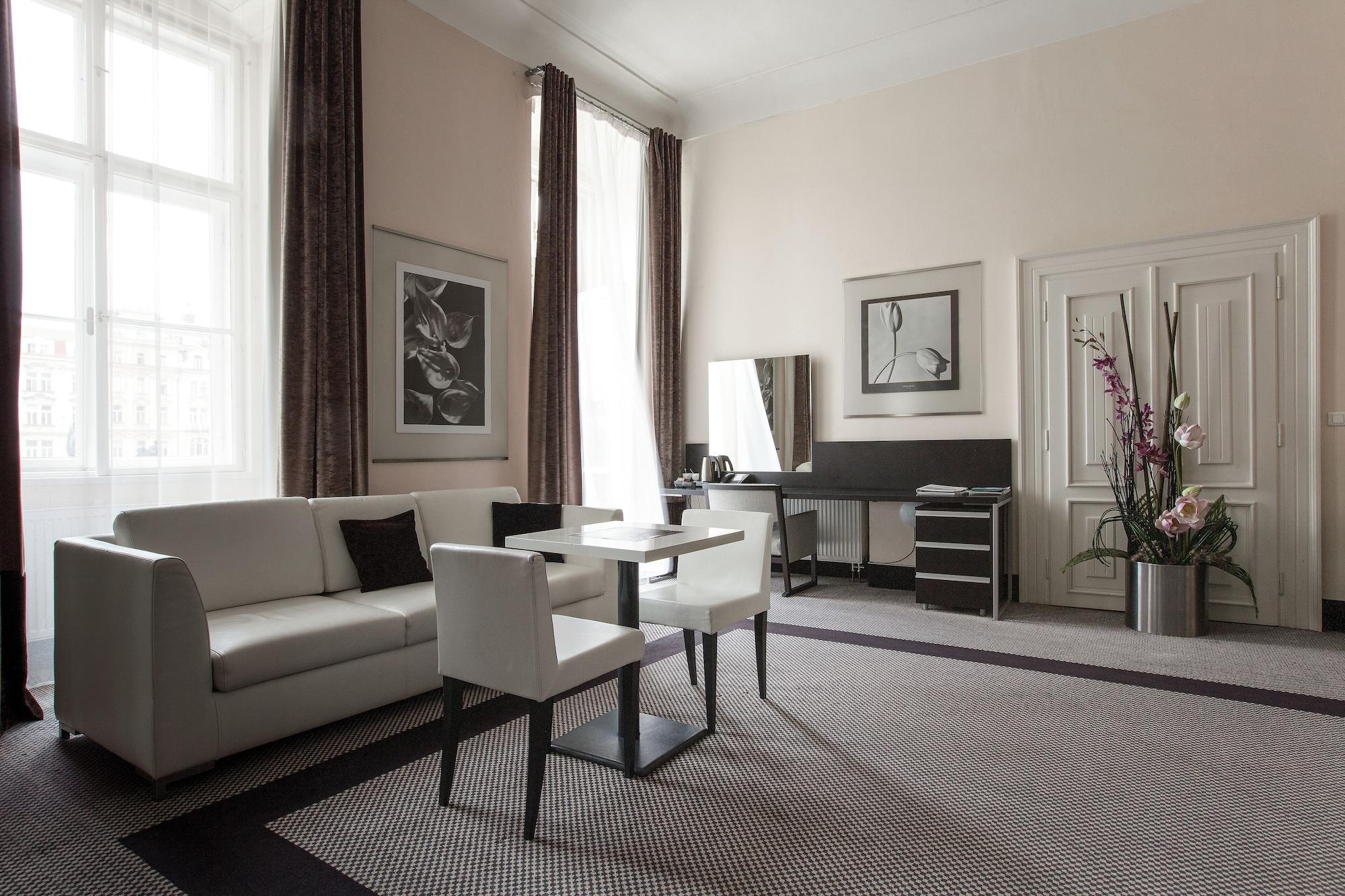 Old Town Square By Emblem Aparthotel Prague