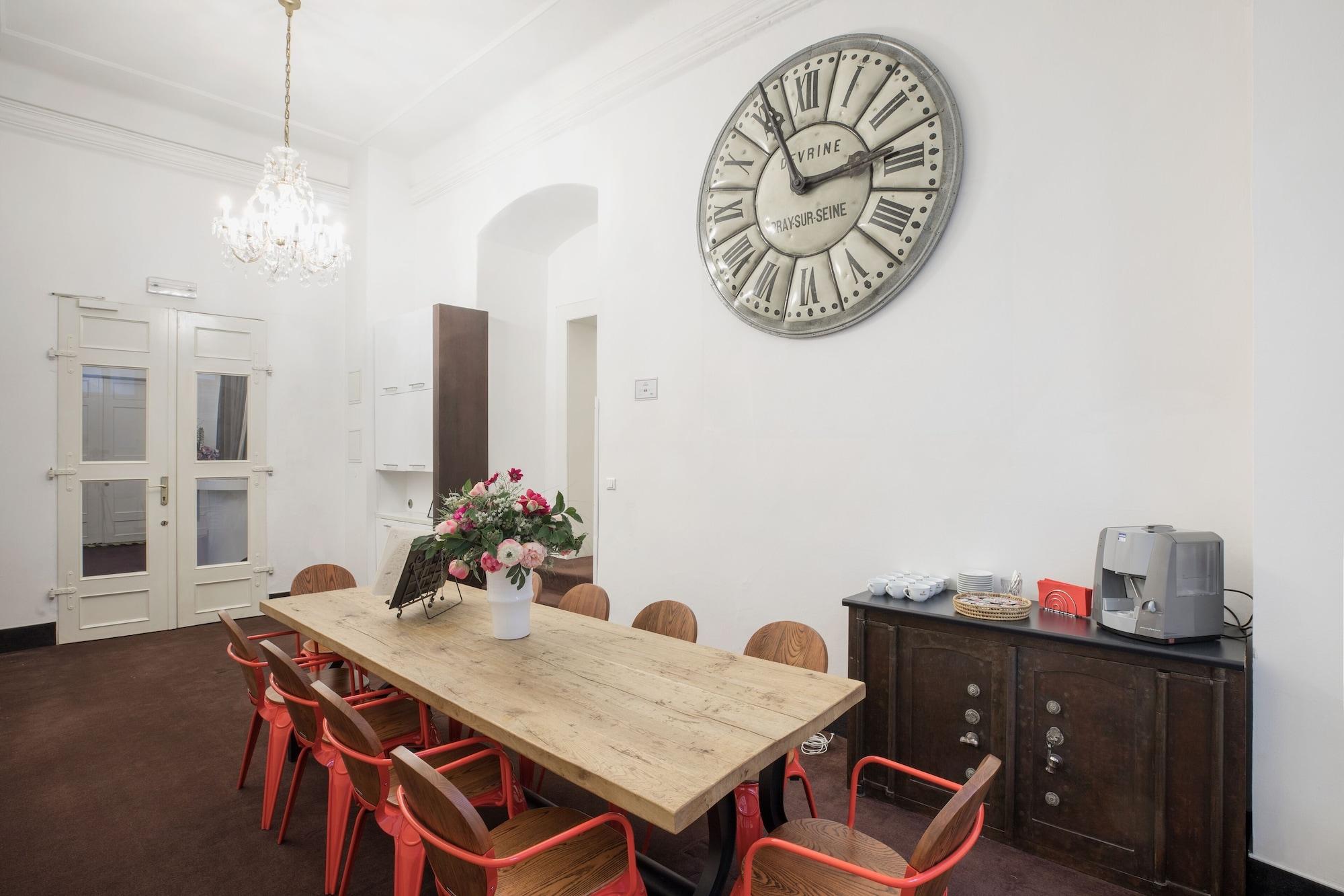 Old Town Square By Emblem Aparthotel Prague