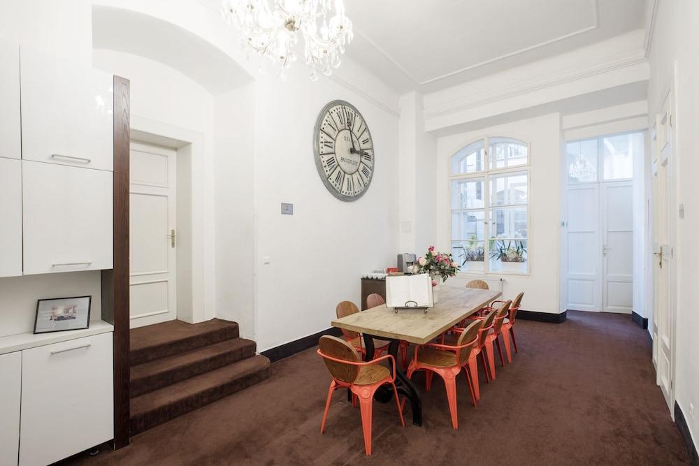 Old Town Square By Emblem Aparthotel 5*
