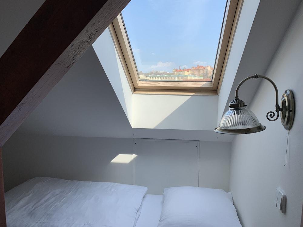 King Charles Boutique Otel
