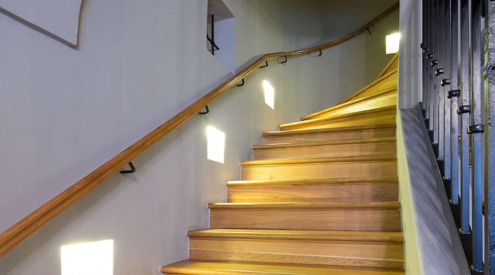 The Golden Wheel Hotel 4*