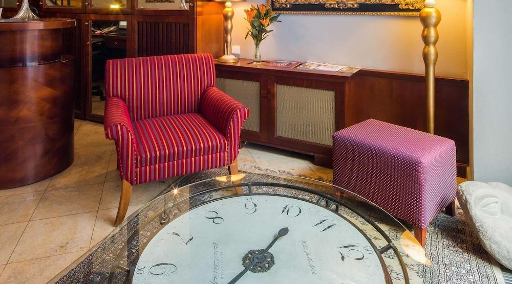 Hotel The Golden Wheel 4*
