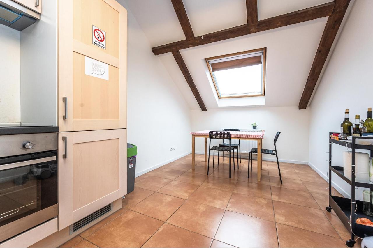 Legerova Apartment *
